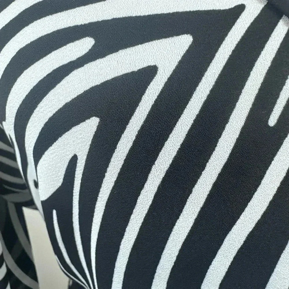 Trina Turk INC zebra print kimono top with rainbow print on sleeves size medium - Picture 8 of 11